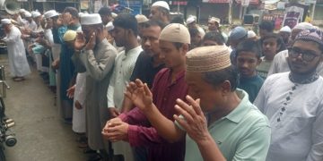 পটুয়াখালীর সাংস্কৃতিক সংগঠক মঈন উদ্দিন টারজনের জানাজায় মানুষের ঢল
