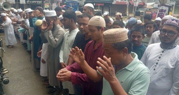 পটুয়াখালীর সাংস্কৃতিক সংগঠক মঈন উদ্দিন টারজনের জানাজায় মানুষের ঢল