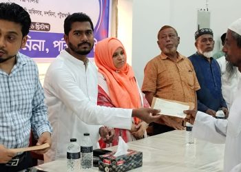 দশমিনায় দুস্থ-অসচ্ছলদের মাঝে আর্থিক সহায়তার চেক ও শুকনো খাবার বিতরণ