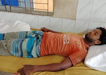 কলাপাড়ায় ঘর থেকে ডেকে নিয়ে এক যুবককে বেধরক পিটিয়ে জখম