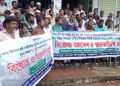 কুয়াকাটা বঙ্গোপসাগরে অবৈধ ট্রলিং বন্ধ ও মৎস্য কর্মকর্তার অপসারণ দাবিতে বিক্ষোভ