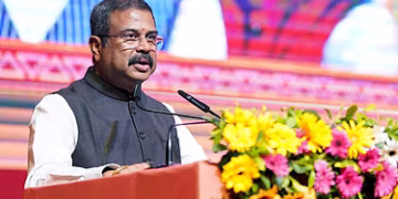 আন্দোলনের মুখে পদত্যাগ করলেন ভারতের শিক্ষামন্ত্রী
