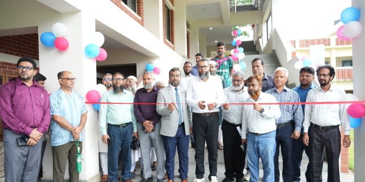 পবিপ্রবিতে একযোগে ৬টি স্থাপনার উদ্বোধন করলেন ভিসি