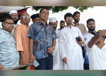 কুয়াকাটা সৈকতের ভাঙন পরিদর্শন করলেন এমপি মোশাররফ