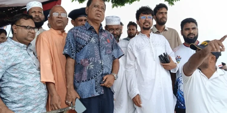 কুয়াকাটা সৈকতের ভাঙন পরিদর্শন করলেন এমপি মোশাররফ