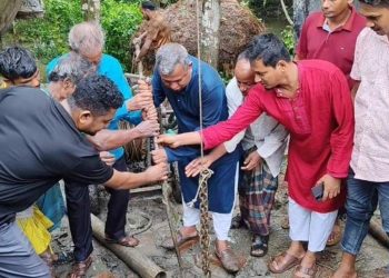 বাউফলে সুপেয় পানির সংকট, গভীর নলকূপ বসাচ্ছেন বিএনপি নেতা