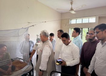 মির্জাগঞ্জ উপজেলা স্বাস্থ্য কমপ্লেক্স পরিদর্শন করলেন এমপি আলতাফ হোসেন চৌধুরী