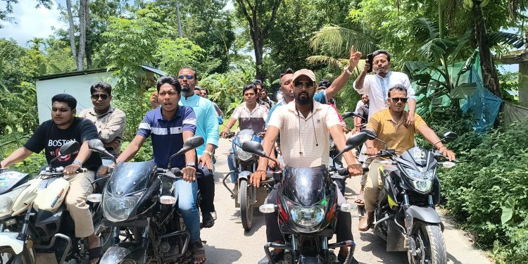 আ.লীগ-ছাত্রলীগের নৈরাজ্যের প্রতিবাদে দুমকিতে ছাত্রদলের মোটরসাইকেল শোভাযাত্রা