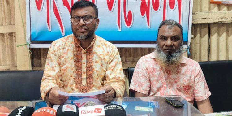 এআই দিয়ে অপপ্রচারের দাবি, গলাচিপায় শিক্ষকের সংবাদ সম্মেলন