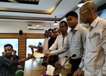 কলাপাড়ায় ৫৭ দুস্থ ও মেধাবী শিক্ষার্থীর মাঝে আর্থিক সহায়তার চেক বিতরণ