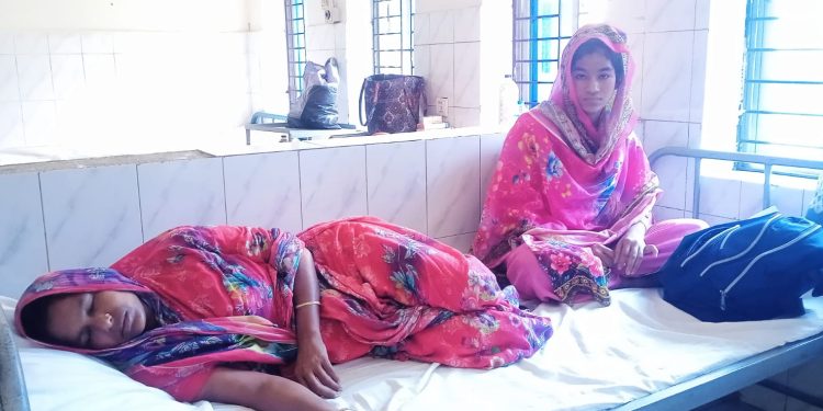 কলাপাড়ায় প্রতিবেশীদের নির্যাতনে এসএসসি পরীক্ষার্থীসহ মা আহত