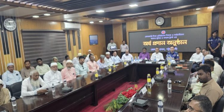 পটুয়াখালীতে ইএফটির মাধ্যমে অবসরপ্রাপ্ত শিক্ষক-কর্মচারীদের অর্থ বিতরণ শুরু