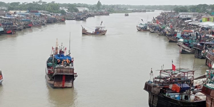 সাগরে প্রাচুর্য নাকি আধুনিক প্রযুক্তির আগ্রাসন?