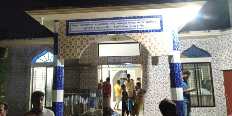দুমকিতে মসজিদ থেকে মুয়াজ্জিনের লাশ উদ্ধার, নেপথ্যে আত্মহত্যা না হত্যা?