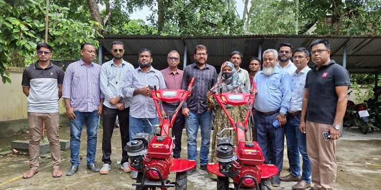 প্রতিবন্ধী সদস্যের হাতে বিনামূল্যে গার্ডেন ট্রিলার তুলে দিল ব্র্যাক