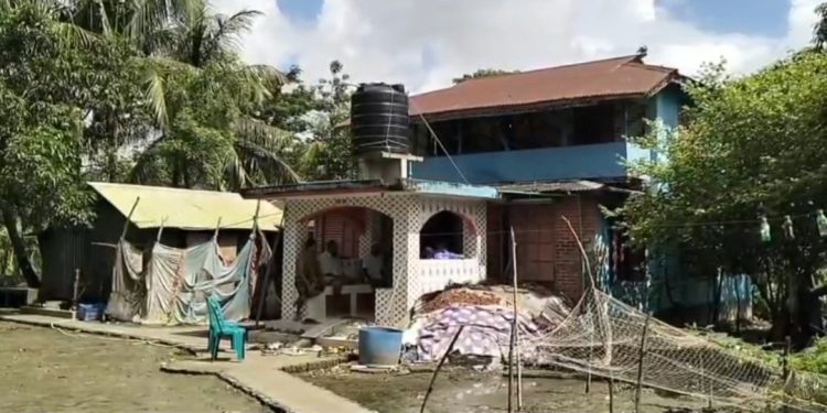 কলাপাড়ায় স্প্রে করে পরিবারের সবাইকে অচেতন করে লাখ টাকার মালামাল লুট
