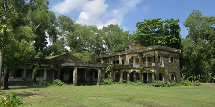 গলাচিপায় ৫০ লাখ টাকার ইউপি কমপ্লেক্স যেন ‘গোয়ালঘর’