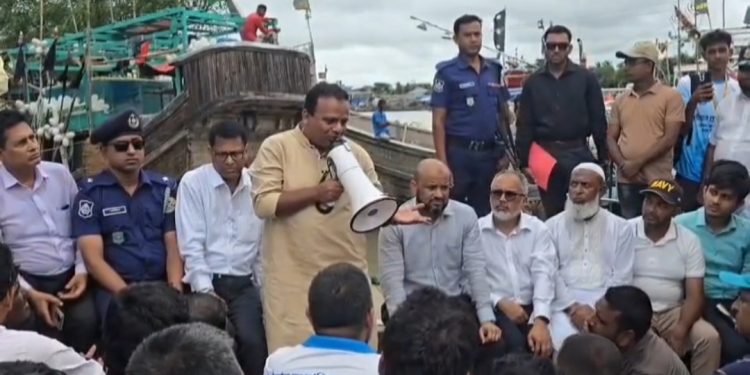 ট্রলিং ট্রলার বন্ধ না হলে দেশের ও মানুষের বড় ক্ষতি: নৌপরিবহন প্রতিমন্ত্রী