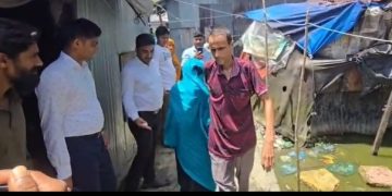 কলাপাড়ায় ১৫ বছর ঘরবন্দী বৃদ্ধাকে উদ্ধার করে হাসপাতালে পাঠাল প্রশাসন