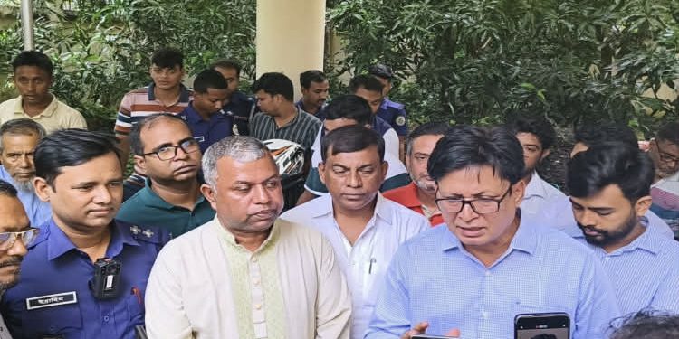 বাউফলে ঘন ঘন লোডশেডিং ও অতিরিক্ত বিলের অভিযোগে গ্রাহকদের বিক্ষোভ