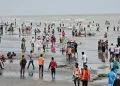 কুয়াকাটায় পর্যটকদের ভিড়: দীর্ঘ খরা কাটিয়ে প্রাণচাঞ্চল্য ফিরেছে সাগরকন্যায়
