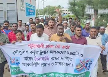 ঢাকা-পটুয়াখালী নৌ রুটে নৌ-পুলিশের বিরুদ্ধে হয়রানি ও চাঁদাবাজির অভিযোগ