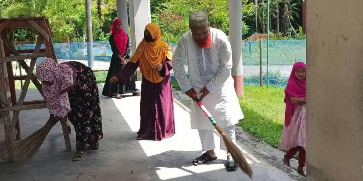 বাউফলে ডেঙ্গু প্রতিরোধে মাদ্রাসায় পরিচ্ছন্নতা অভিযান