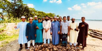 পরিবেশ রক্ষা ও বজ্রপাত রোধে দুমকিতে ২ কিমি জুড়ে ৫০০ তালবীজ বপন