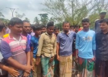 গলাচিপায় বোরাক ও মোটরসাইকেল সমিতির বিরুদ্ধে রিকশাচালকদের বিক্ষোভ