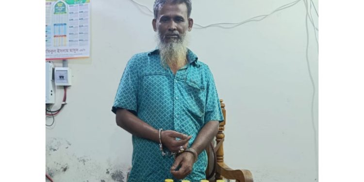 বাউফলে ৪ বোতল রেকটি সিরাপসহ মাদক ব্যবসায়ী গ্রেপ্তার, নগদ টাকা উদ্ধার