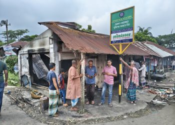 দুমকিতে আগুনে পুড়ে দুটি দোকান ছাই, বিদ্যুৎ অফিসের গাফেলতির অভিযোগ