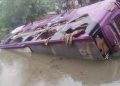 কলাপাড়ায় নিয়ন্ত্রণ হারিয়ে খাদে বাস, আহত ১৫