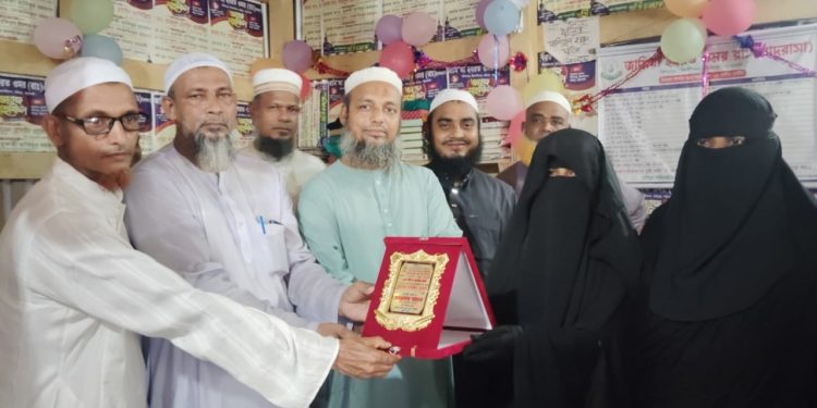 মাত্র ১০ মাসে কোরআনের হাফেজা ১৪ বছরের তানজিলা