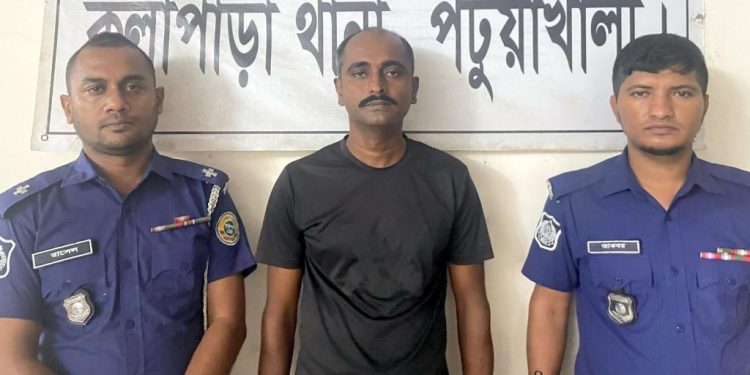 কলাপাড়ায় ইয়াবা কারবারি ইউপি সদস্য আল-আমিন গ্রেফতার