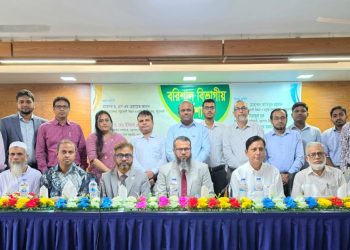 নিরাপদ খাদ্য নিশ্চিতে পোল্ট্রিতে অ্যান্টিবায়োটিকের অপব্যবহার রোধের আহ্বান পবিপ্রবি উপাচার্যের