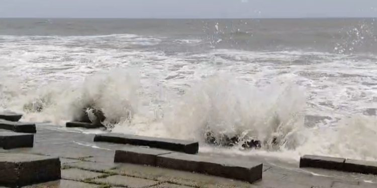 বঙ্গোপসাগরে সুস্পষ্ট লঘুচাপ: পায়রাসহ চার বন্দরে ৩ নম্বর সতর্ক সংকেত