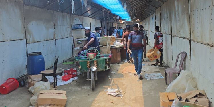কুয়াকাটায় ২০ ব্যবসা প্রতিষ্ঠান দখল করে তালা মারার অভিযোগ বিএনপি নেতাকর্মীর বিরুদ্ধে