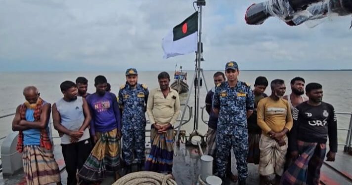 বঙ্গোপসাগরে ইঞ্জিন বিকল ট্রলারসহ ১২ জেলেকে উদ্ধার করল বাংলাদেশ নৌবাহিনী