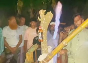 রাঙ্গাবালীতে গভীর নলকূপ থেকে বের হচ্ছে গ্যাস