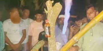 রাঙ্গাবালীতে গভীর নলকূপ থেকে বের হচ্ছে গ্যাস