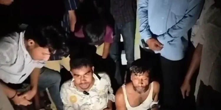 দশমিনায় গোয়ালঘর থেকে গরু চুরি, মিশুকে তোলার সময় ২ যুবক আটক