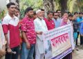 গলাচিপায় সড়ক সংস্কারের দাবিতে এলাকাবাসীর মানববন্ধন