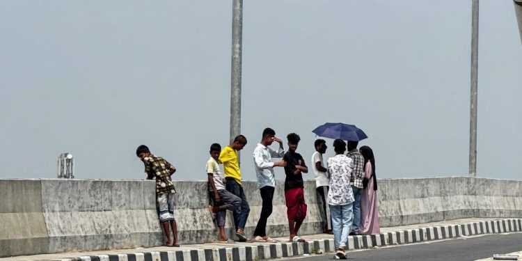 পায়রা সেতুতে তরুণ-তরুণীকে হেনস্তা ও চাঁদাবাজি কিশোর গ্যাংয়ের