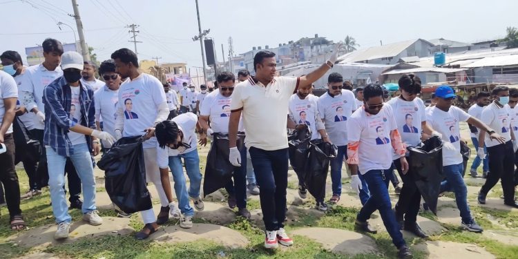 কুয়াকাটা সৈকতের পরিবেশ ও সৌন্দর্য রক্ষায় ছাত্রদলের পরিচ্ছন্নতা অভিযান