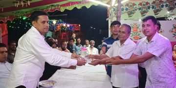দুমকিতে দুর্গাপূজা উপলক্ষে মণ্ডপ পরিদর্শন ও আর্থিক সহায়তা দিলেন যুবদল নেতা সহিদুল ইসলাম