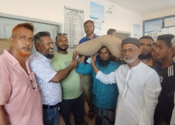 দশমিনায় ১৫৫০ জন নিবন্ধিত জেলের মাঝে ভিজিএফ’র চাল বিতরণ