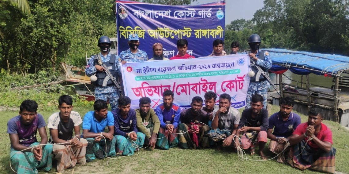 রাঙ্গাবালীতে মা ইলিশ রক্ষা অভিযানে ১২ জেলে আটক ও কারাদণ্ড