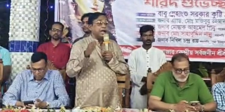 মির্জাগঞ্জে বিভিন্ন পূজামণ্ডপ পরিদর্শন ও শুভেচ্ছা বিনিময় করলেন স্নেহাংশু সরকার কুট্টি