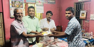 বাউফলে ৬৬টি পূজা মণ্ডপে পৌর বিএনপির আর্থিক সহায়তা